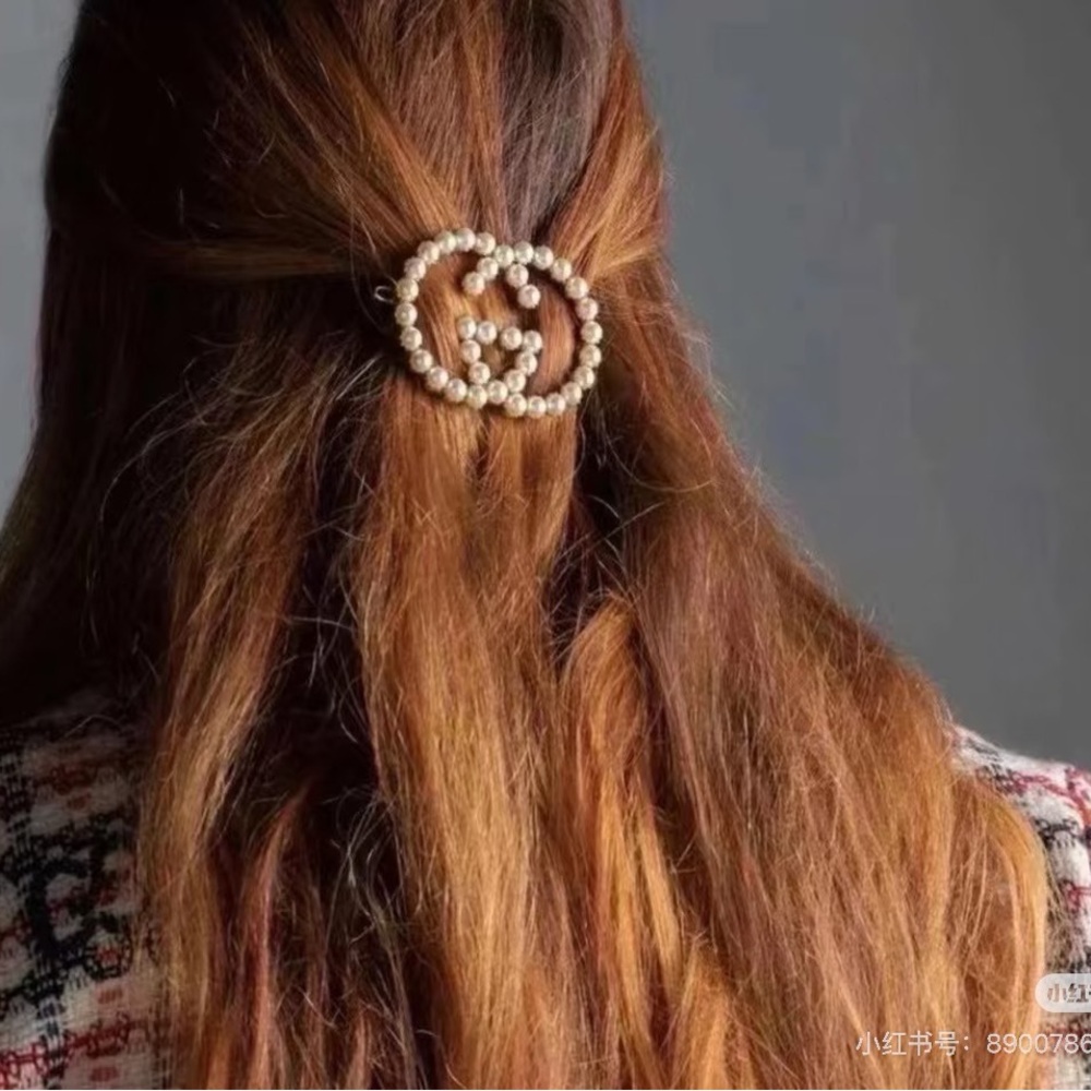 Gucci Gold and Pearl Logo Brooch - Picture 6 of 6